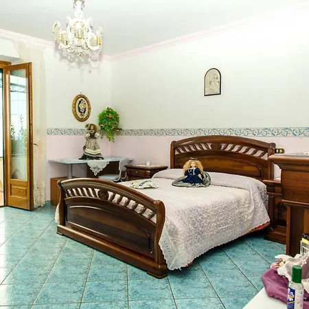 Sleeps 4 Air Con Wifi Ferienhaus