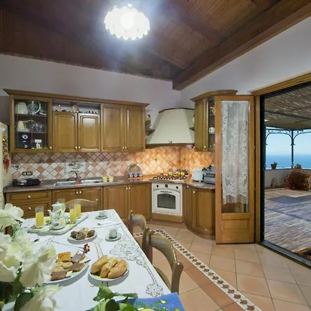 Ferienhaus Sleeps 4 Air Con Wifi Conca dei Marini