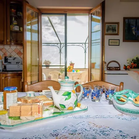 Ferienhaus Sleeps 4 Air Con Wifi Conca dei Marini