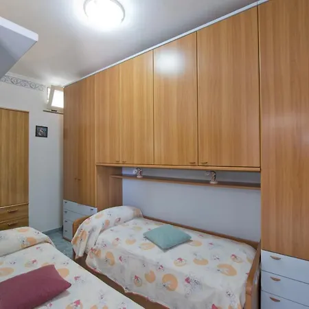 Ferienhaus Sleeps 4 Air Con Wifi