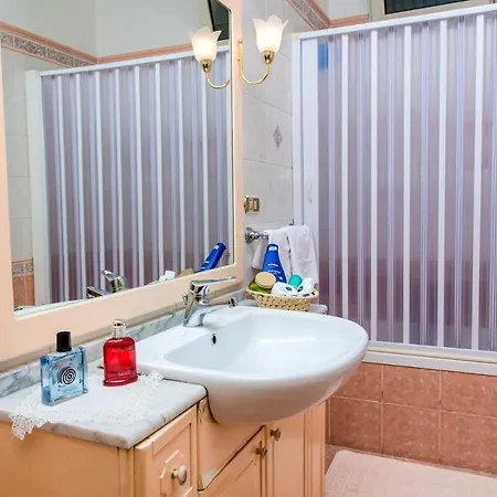 Sleeps 4 Air Con Wifi Ferienhaus *