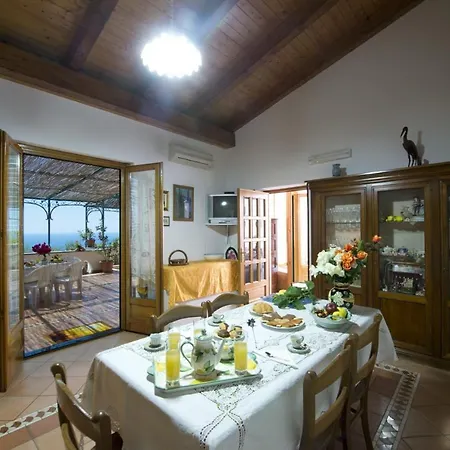Ferienhaus Sleeps 4 Air Con Wifi